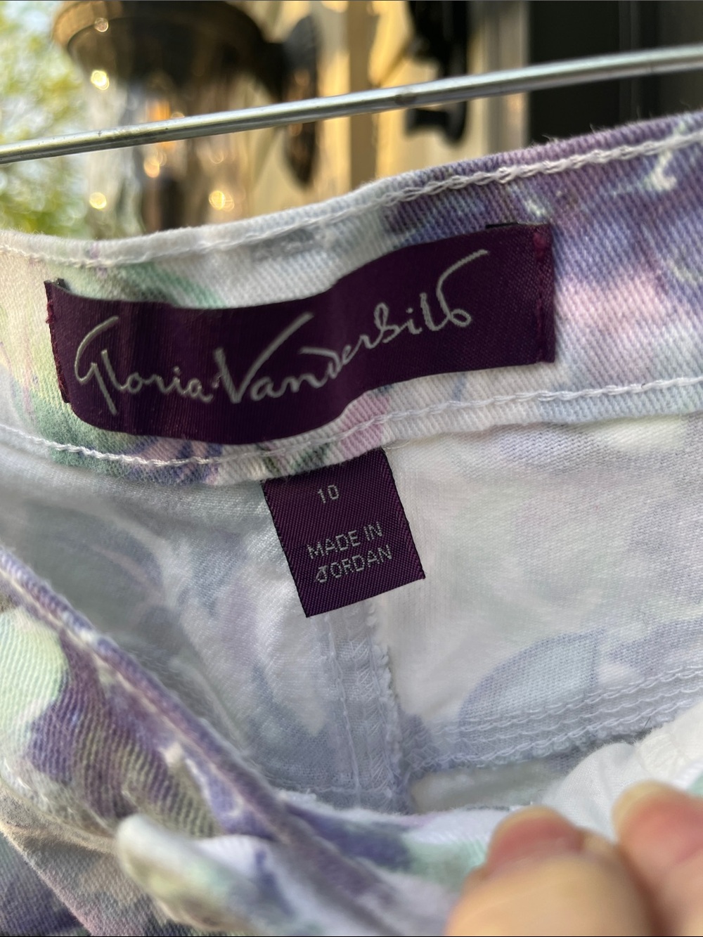 Gloria Vanderbilt White Floral Capris with Purple & Green Print - Picture 2 of 2